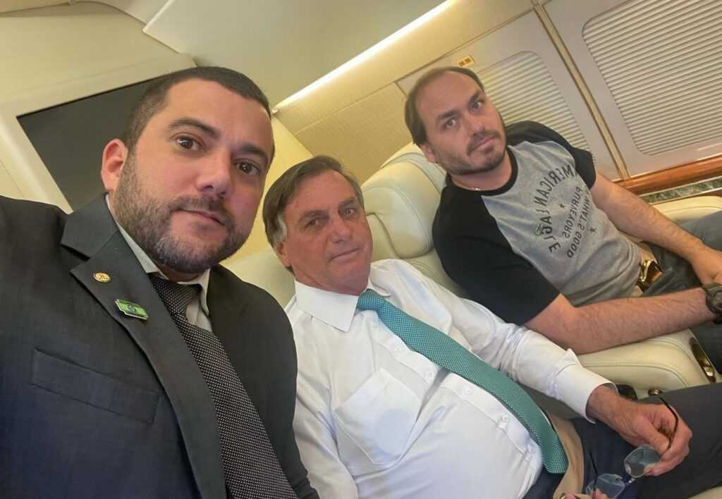 Bolsonaro participa de ato em apoio a Carlos Jordy em Niterói (RJ) bolsonaro-participa-de-ato-em-apoio-a-carlos-jordy-em-niteroi-(rj)