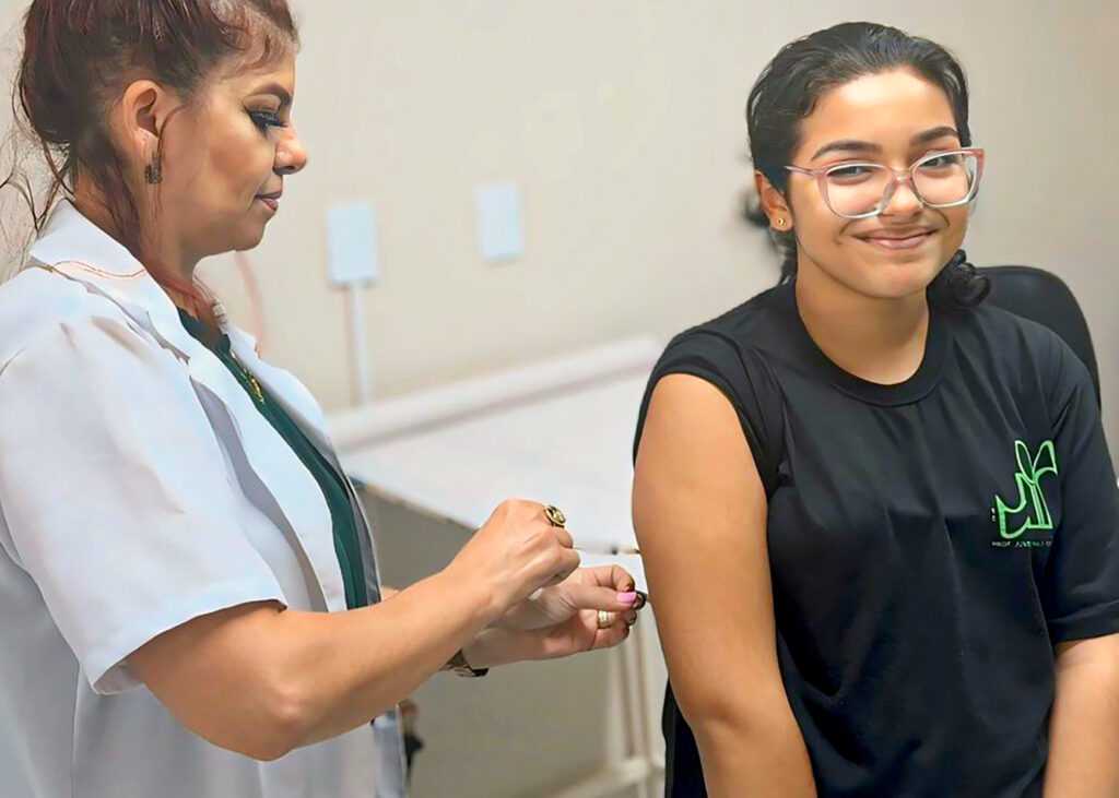 vacinacao-contra-a-dengue-segue-em-santa-barbara-para-criancas-e-adolescentes-de-10-a-14-anos