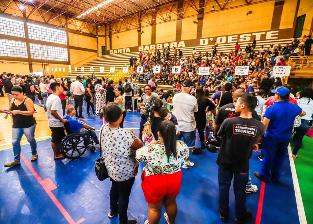 entrega-das-senhas-para-o-sorteio-de-moradias-segue-ate-quarta-feira-(4)