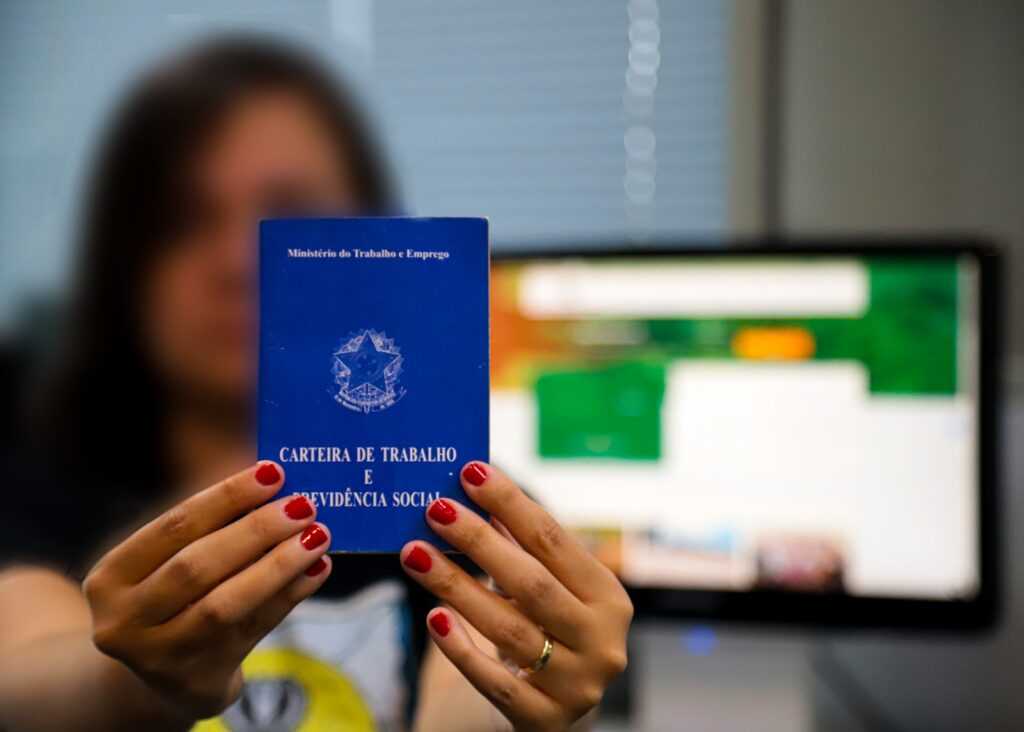 desenvolve-santa-barbara-oferece-1.156-vagas-de-emprego-a-populacao