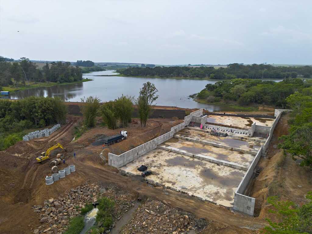 obra-da-nova-represa-em-santa-barbara-avanca