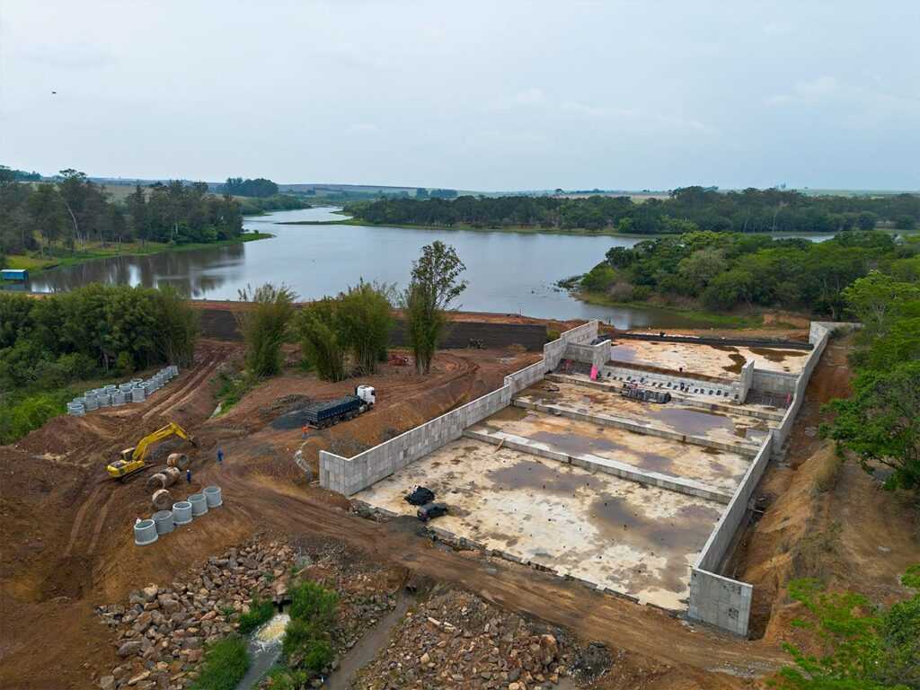 obra-da-nova-represa-em-santa-barbara-avanca