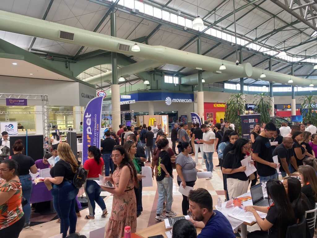 feira-de-empregos-do-tivoli-acontece-nesta-quarta-feira-e-oferece-mais-de-2.500-vagas