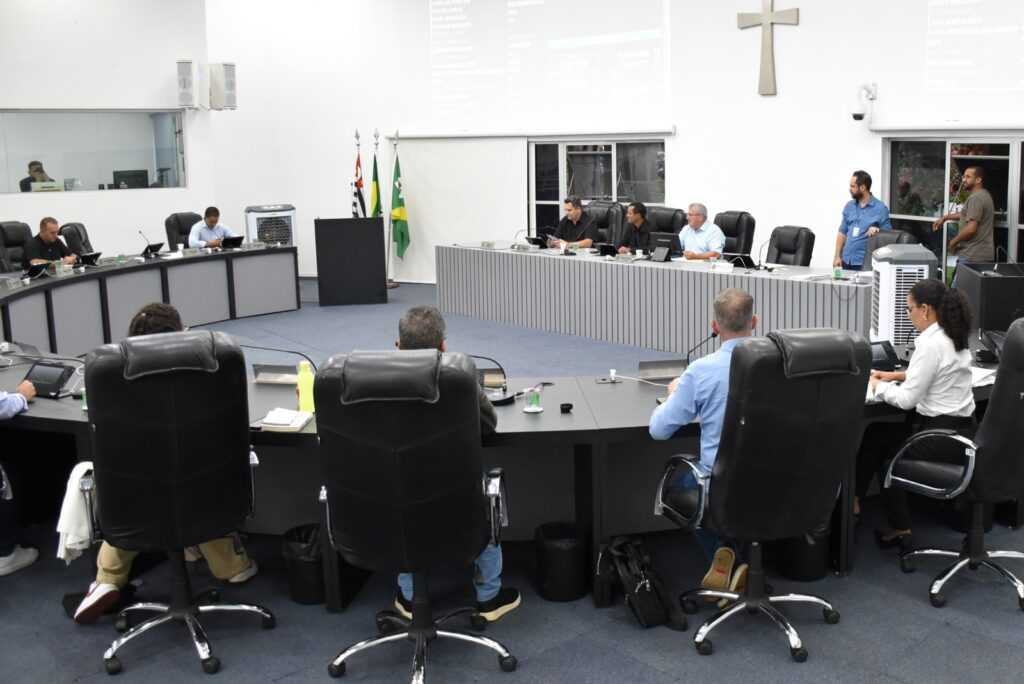 em-sessao-com-52-projetos,-vereadores-votam-readequacao-orcamentaria-de-r$-2,2-mi-de-piovezan