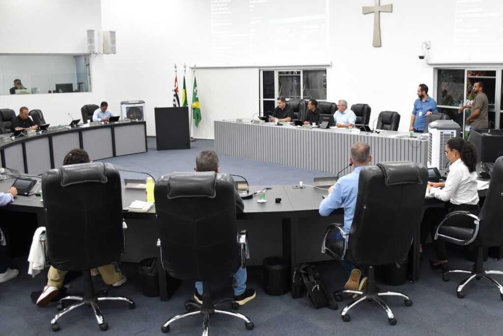 Vereadores de Santa Bárbara d’Oeste aprovam aumento dos próprios salários vereadores-de-santa-barbara-d’oeste-aprovam-aumento-dos-proprios-salarios