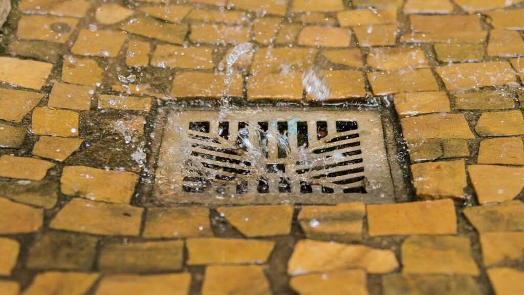 dae-de-santa-barbara-segue-com-fiscalizacao-de-agua-de-chuva-no-esgot
