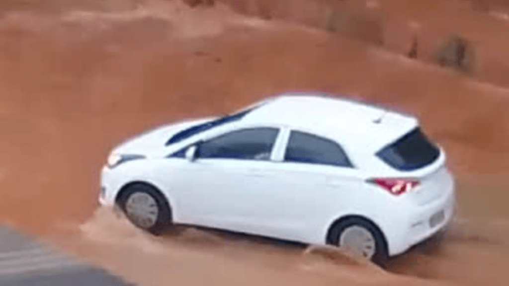 barreira-rompe-em-decorrencia-das-chuvas-no-bairro-bosque-das-arvores,-em-santa-barbara-d´oeste
