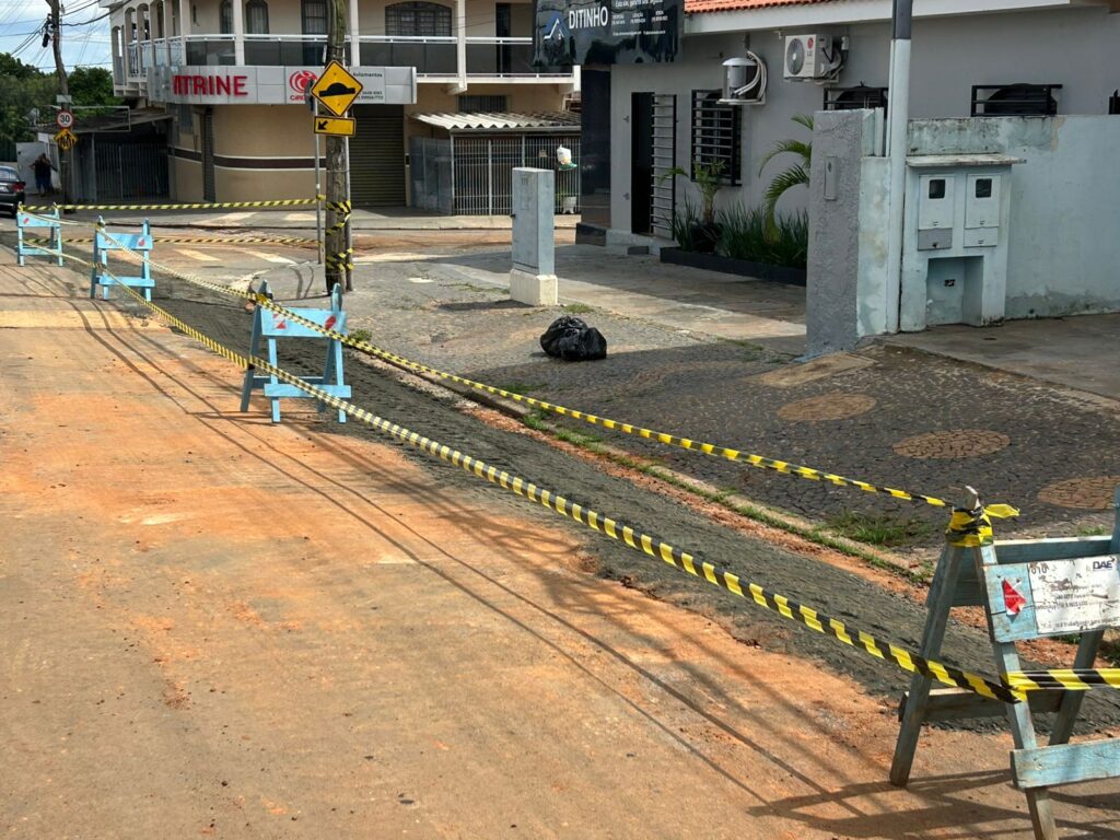 chuva-abre-crateras-no-bairro-cidade-nova,-em-santa-barbara