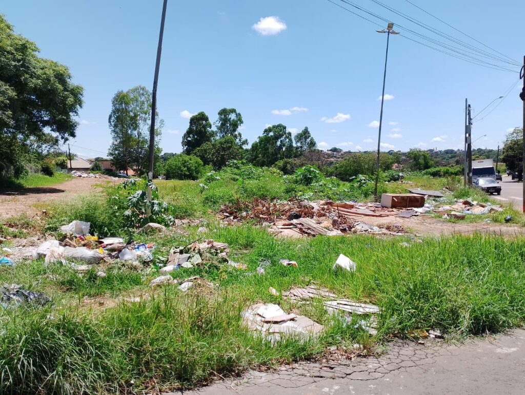 moradores-do-jardim-nova-conquista-reclamam-de-mau-cheiro-e-abandono-de-terreno