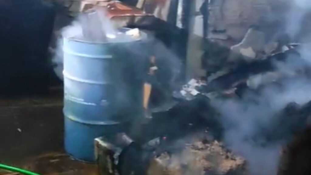 incendio-atinge-marcenaria-em-santa-barbara-d’oeste;-quatro-caes-sao-resgatados