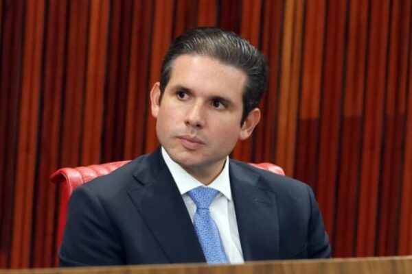 aliados-de-motta-demonstram-irritacao-apos-ameaca-de-eduardo-bolsonaro