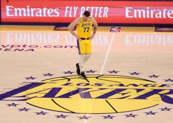 video:-astro-da-nba-e-alvo-de-criticas-apos-ser-flagrado-em-fast-food