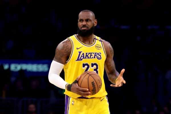 torcedor-processa-lebron-james-por-alarme-falso-sobre-aposentadoria