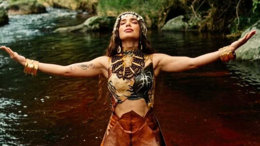 anitta-lanca-novo-trabalho-com-acessorios-produzidos-em-santa-barbara-d’oeste