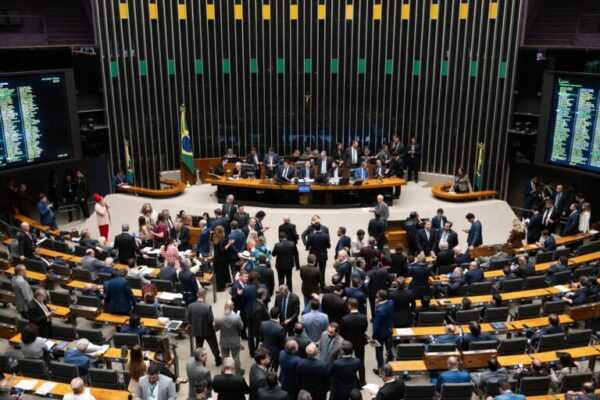 Câmara aprova proibição de sigilo em gastos com viagens de autoridades camara-aprova-proibicao-de-sigilo-em-gastos-com-viagens-de-autoridades