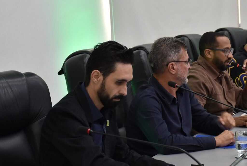 camara-aprova-tres-projetos-e-12-mocoes-em-sessao-marcada-por-homenagens