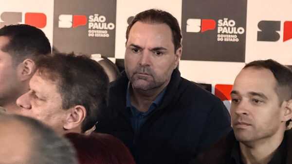 sem-cargo-e-sem-ser-citado,-molina-acompanha-tarcisio-fora-do-palco-em-santa-barbara