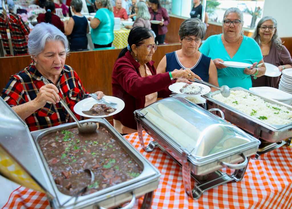 melhor-idade-celebra-festa-julina-com-musica,-danca-e-feijoada-em-santa-barbara-d’oeste