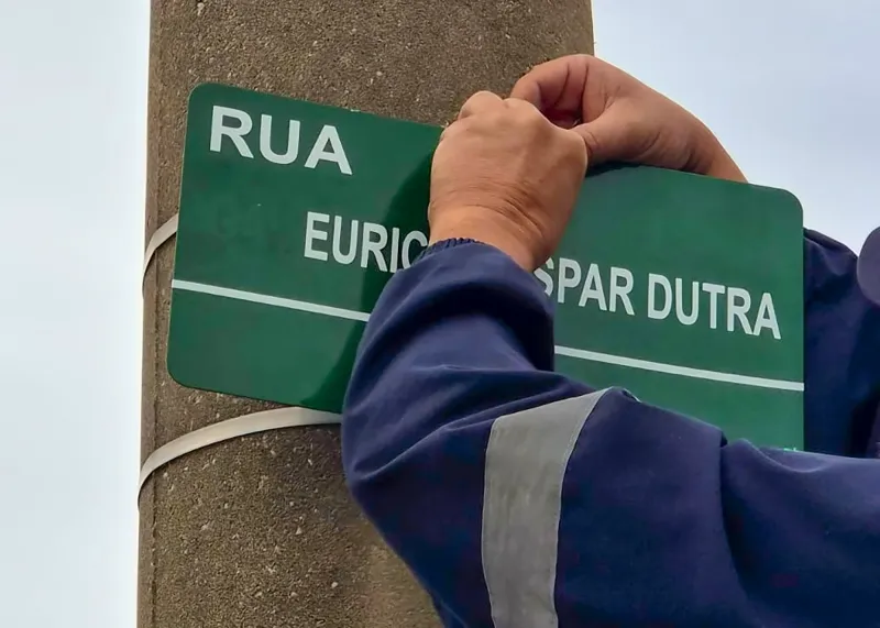 prefeitura-de-santa-barbara-troca-1,7-mil-placas-de-identificacao-de-ruas