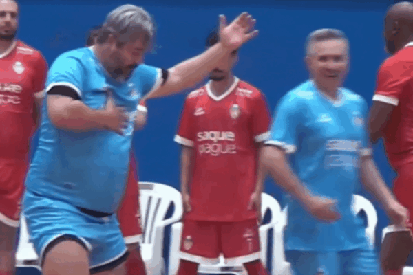 Ex-Grêmio, Douglas marca gol em jogo de futsal e provoca Internacional ex-gremio,-douglas-marca-gol-em-jogo-de-futsal-e-provoca-internacional