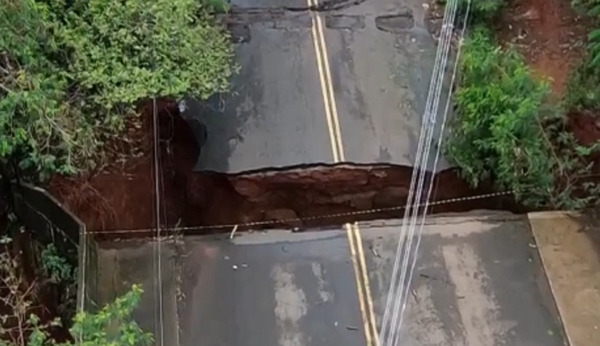 ️-ponte-cede-apos-chuvas-em-santa-barbara-d’oeste;-trecho-estava-interditado-ha-mais-de-um-ano